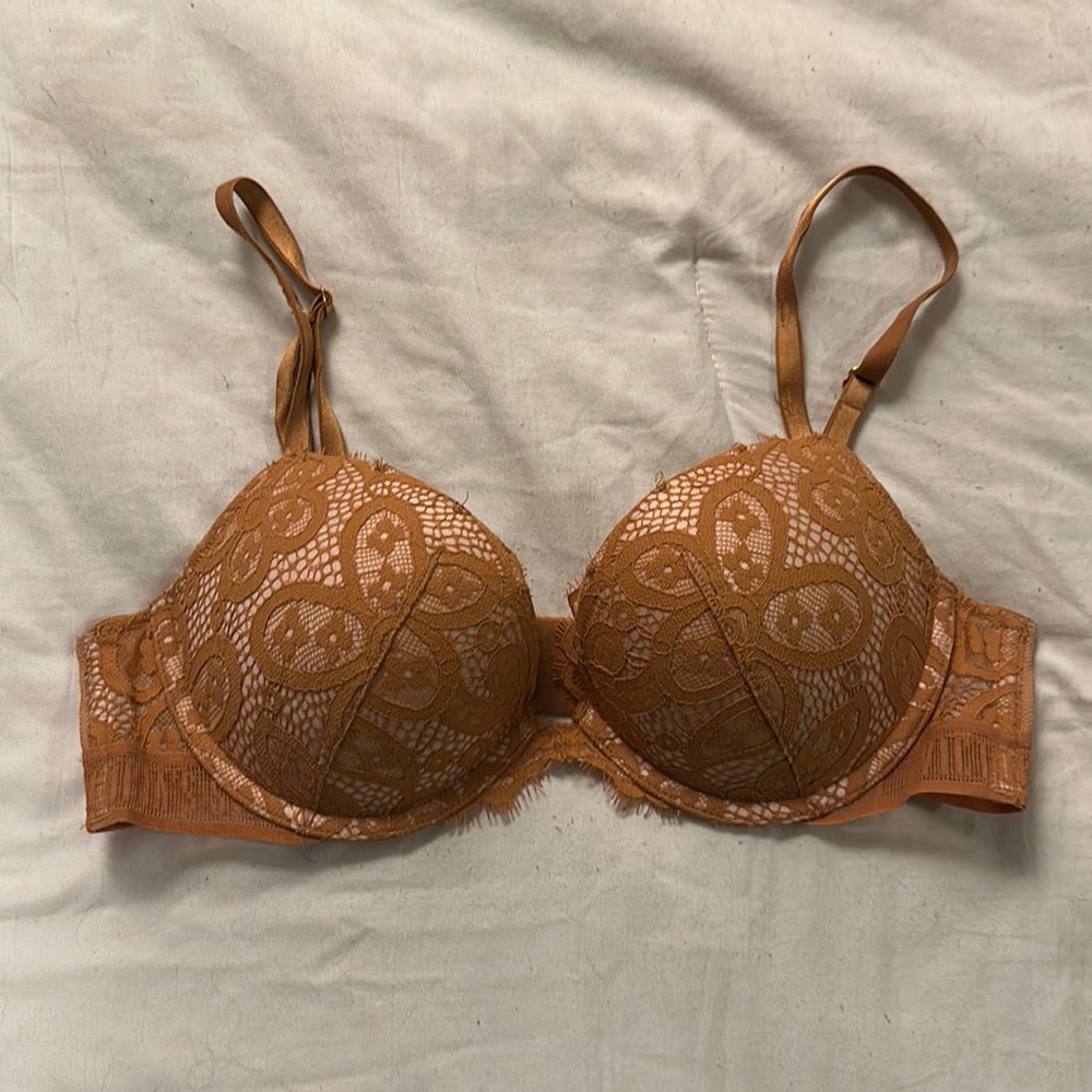Victorias Secret orange lace push up bra. NWOT perfect condition